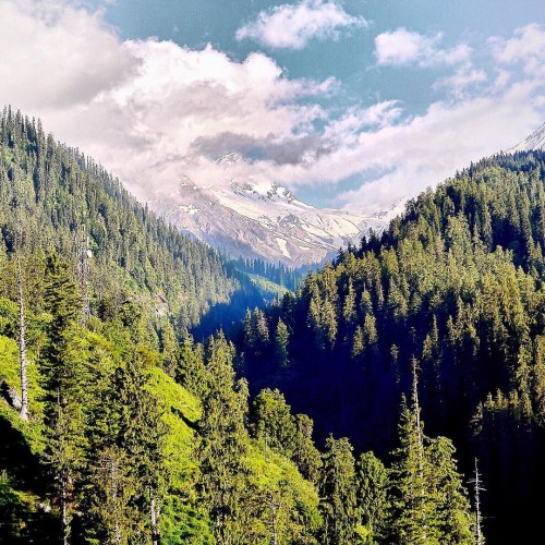 Parvati Valley is situated in the northern Indian state of Himachal Pradesh. From the confluence of the Parvati River with the River Beas, the Parvati Valley