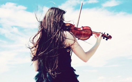Girl play violin