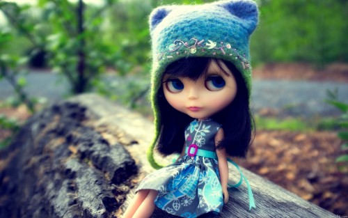Blythe doll in a cap
