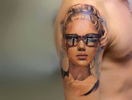 Amazing tattoo art on shoulder